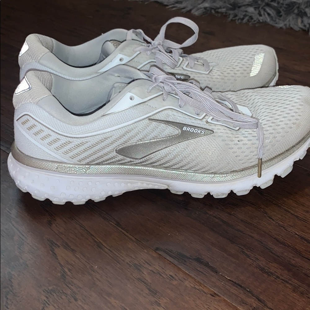 brooks running shoes